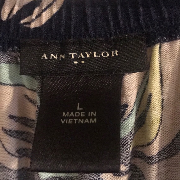 Ann Taylor Floral top size Large - Picture 2 of 4